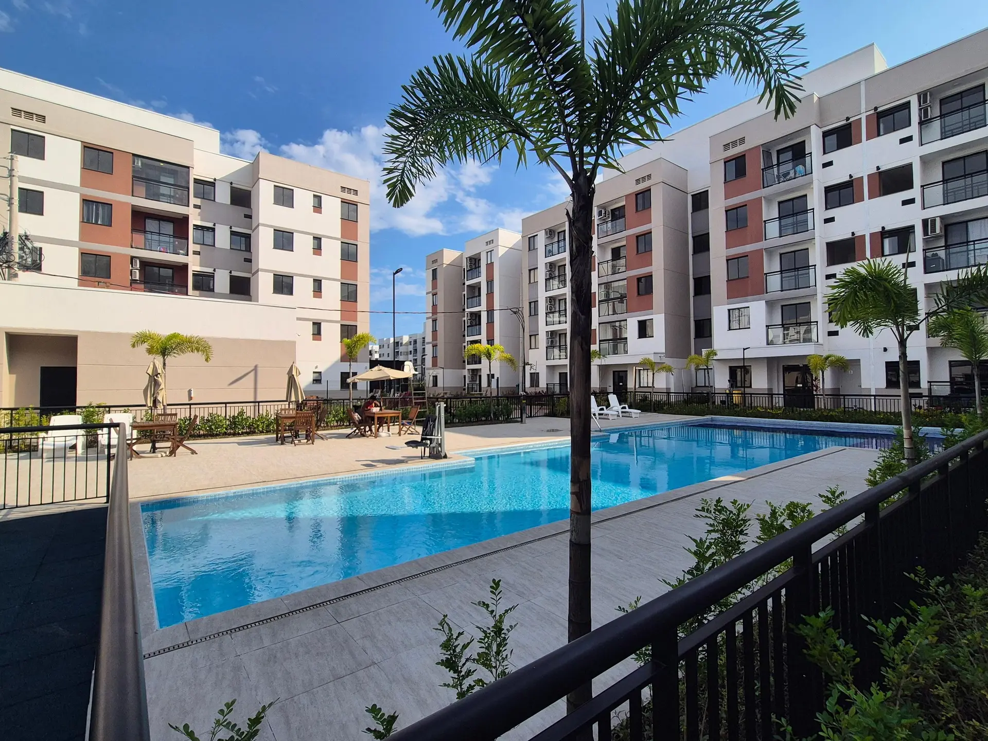Apartamento mobiliado de 2 quartos em condomínio com piscina — photo 27