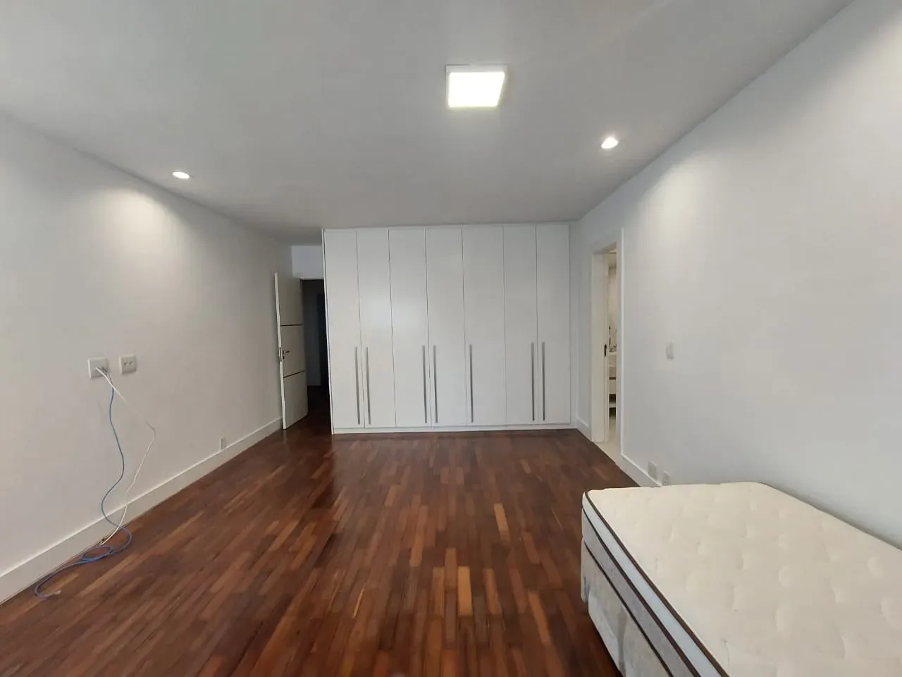 Apartamento com 4 quartos e 5 banheiros, com ar-condicionado — photo 26