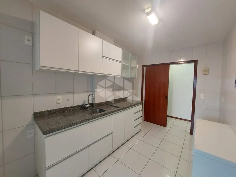 Apartamento de 3 quartos em condomínio com piscina — photo 3