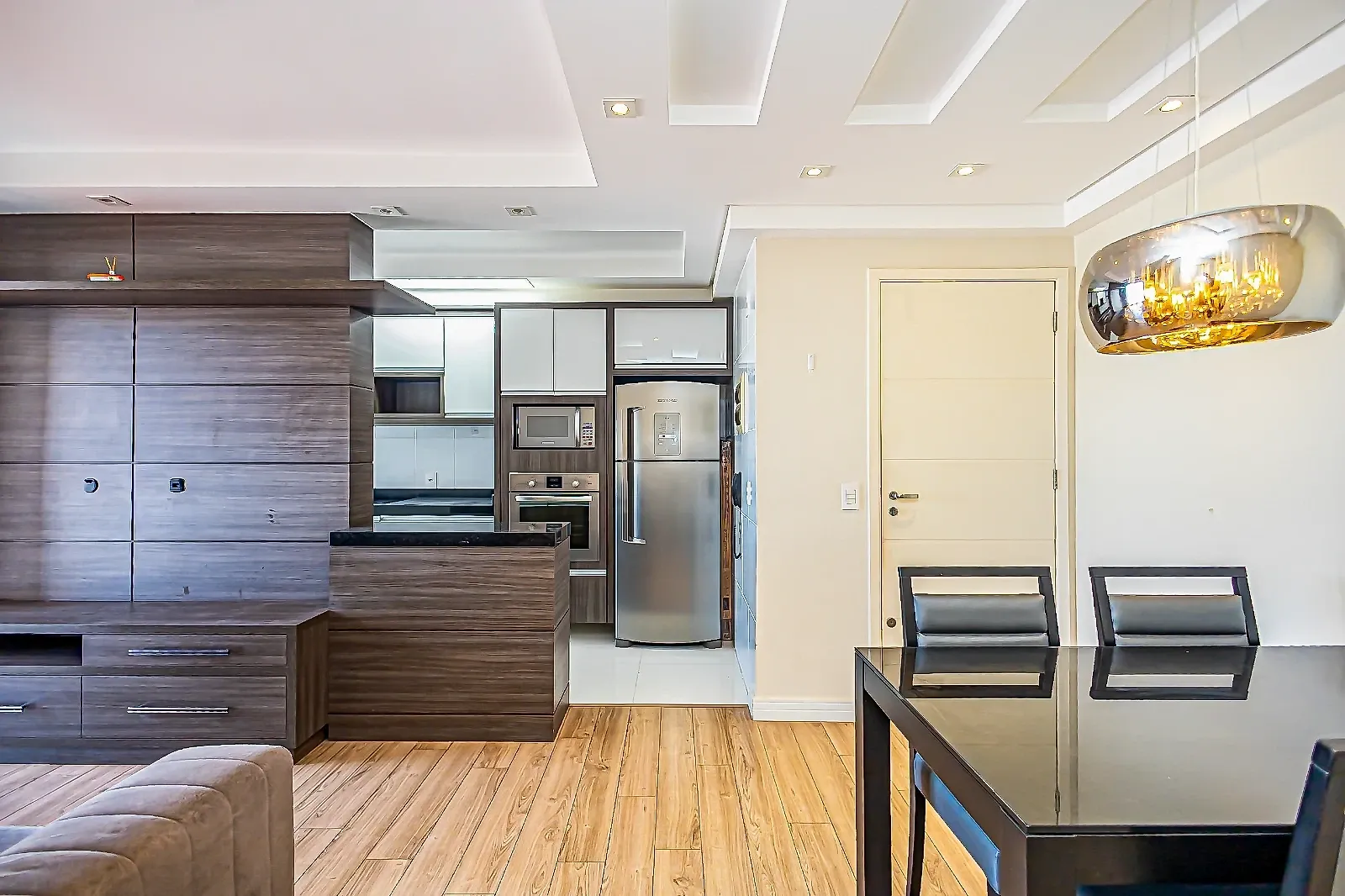 2-bedroom 63 m² apartment with a glass balcony — photo 11