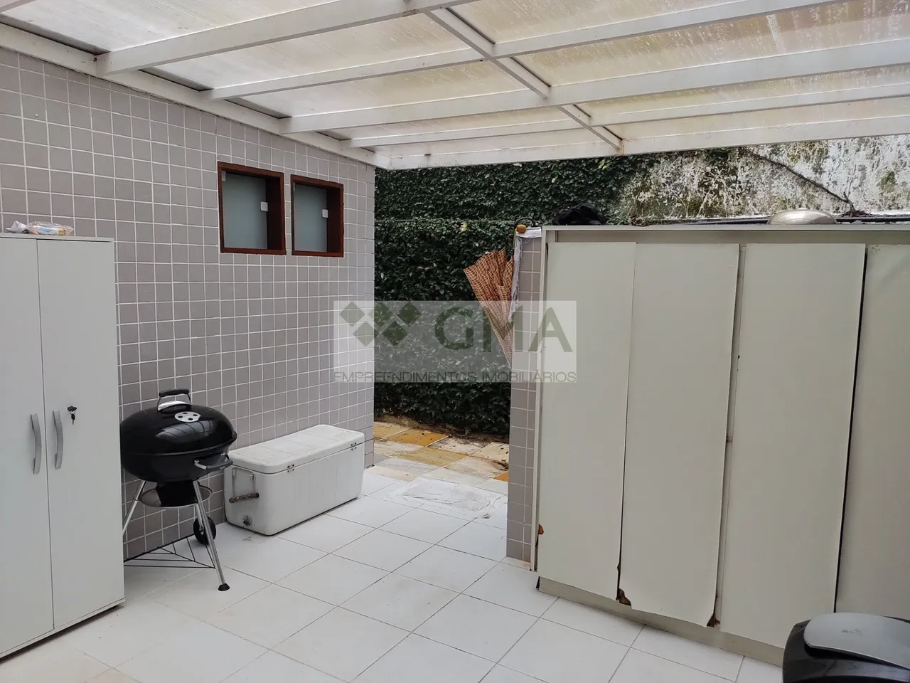 Casa com 5 quartos e fogão a gás na cozinha fechada — photo 5