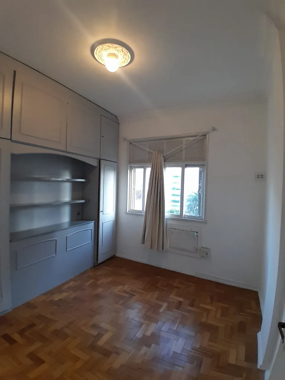 2-bedroom apartment with a separate, closed kitchen — photo 2