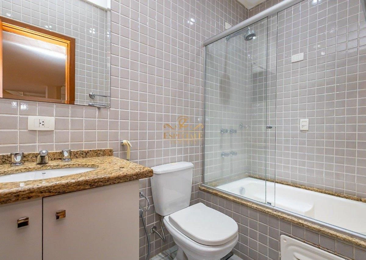 One-bedroom apartment in a building with a gym — photo 11