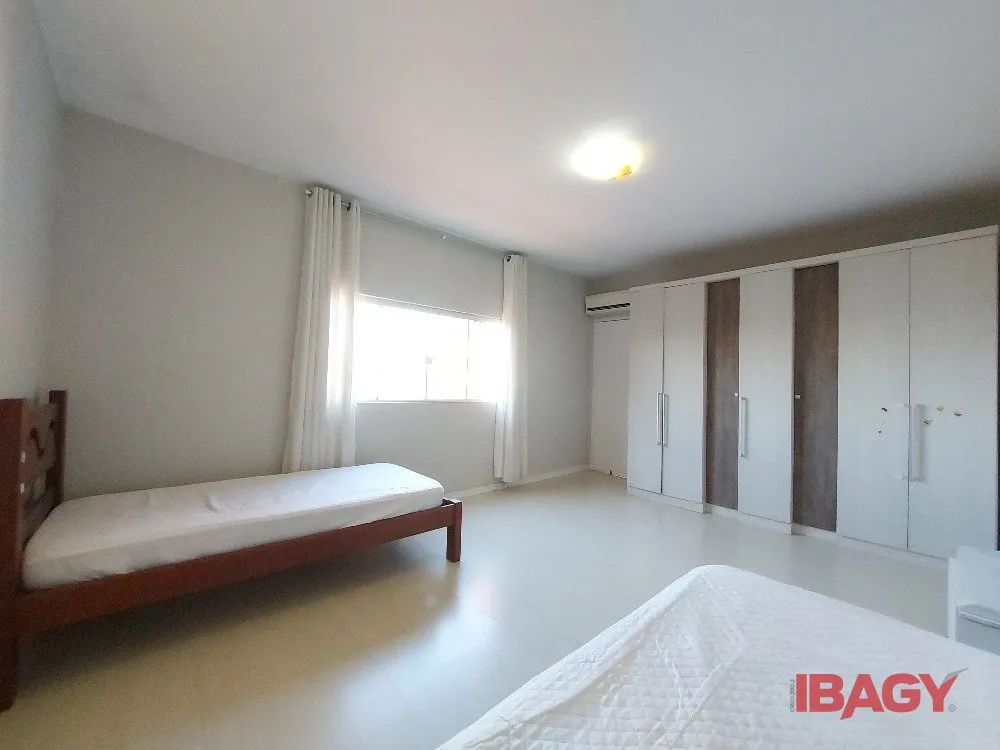 3-bedroom house with a washing machine in Florianópolis — photo 19