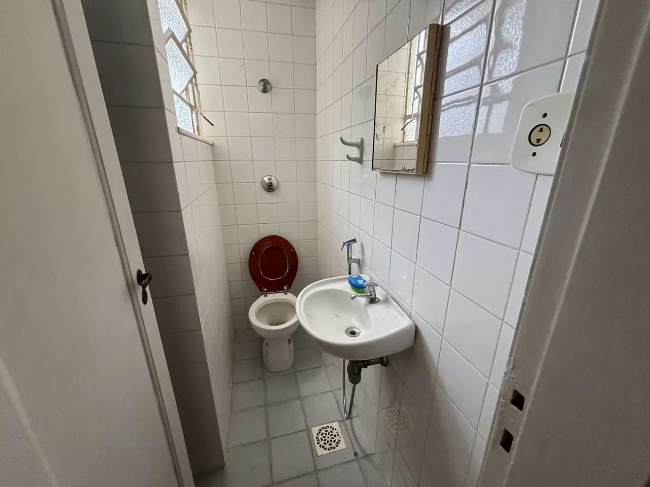 Wood or laminate floors in a 3-bedroom apartment, 100 m² — photo 5