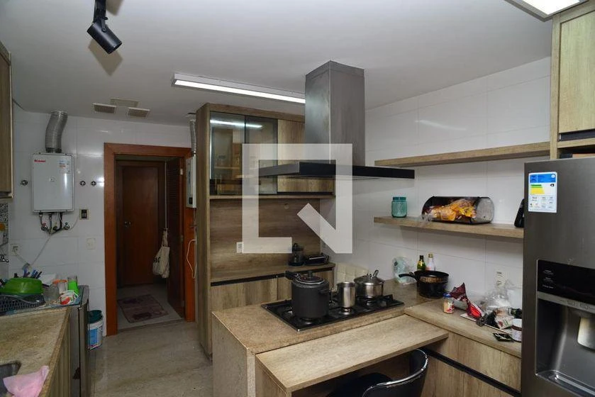Furnished apartment, 300 m², with a glass-enclosed balcony — photo 30