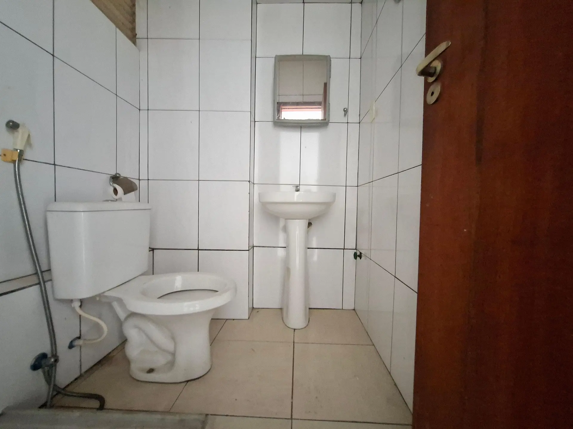 1-bedroom apartment with a compact kitchenette corner — photo 9