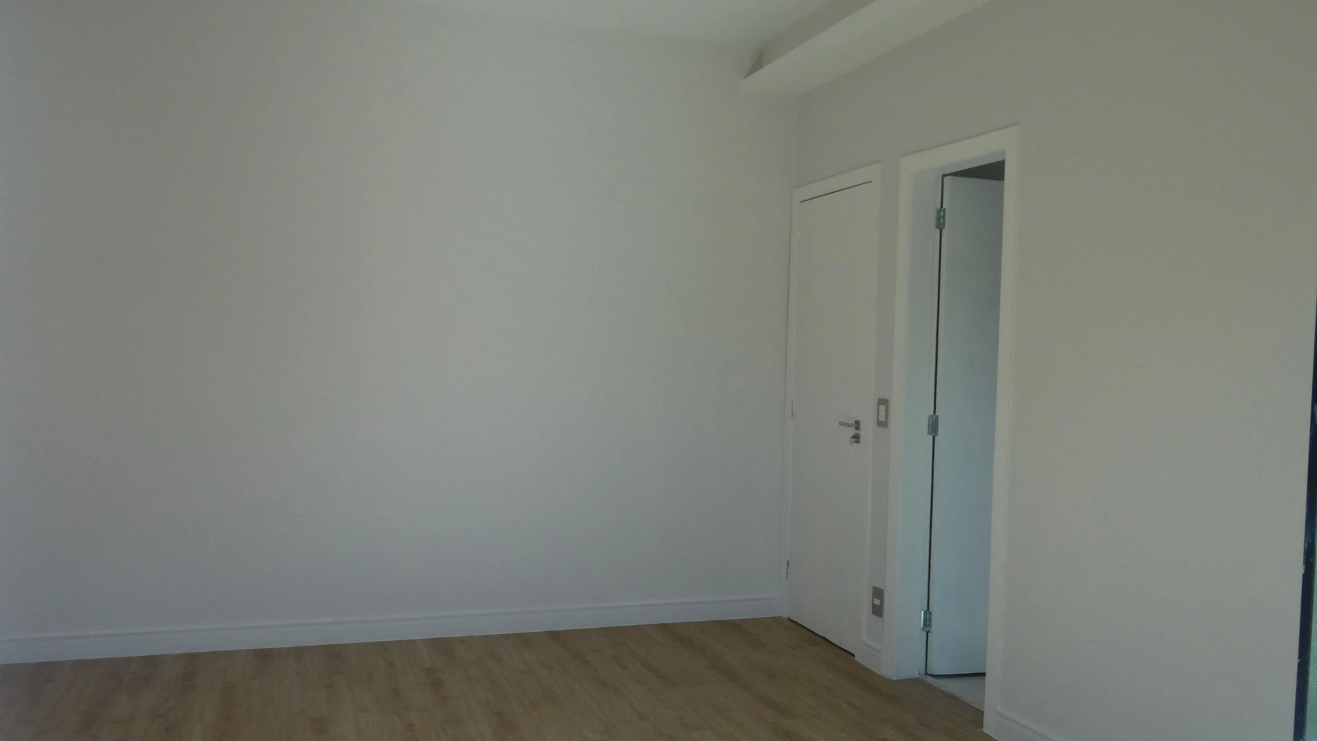 Casa de 384 m² com janelas do piso ao teto e varanda gourmet — photo 100
