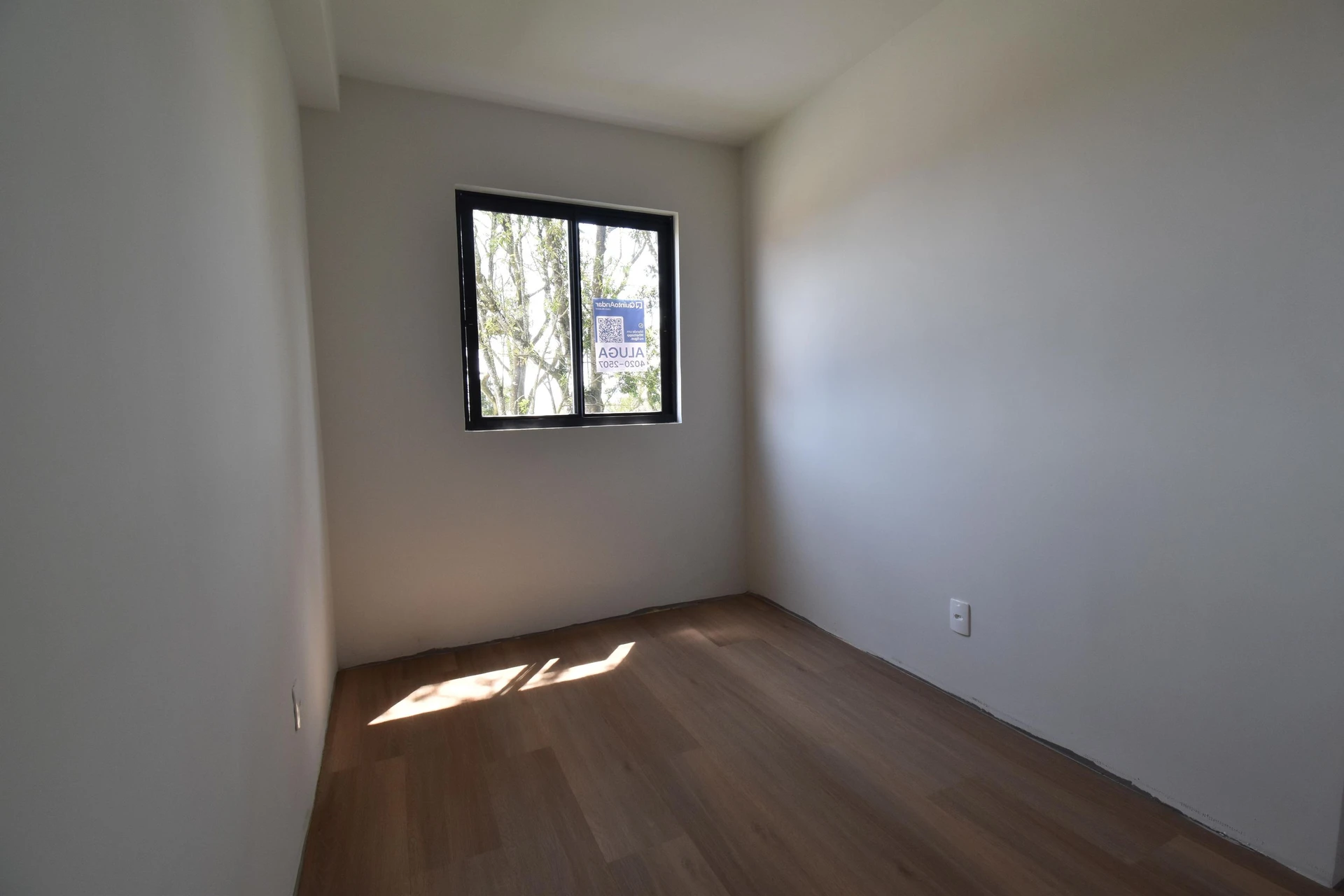 Balcony with a grill in a 3-bedroom apartment, 64 m² — photo 20