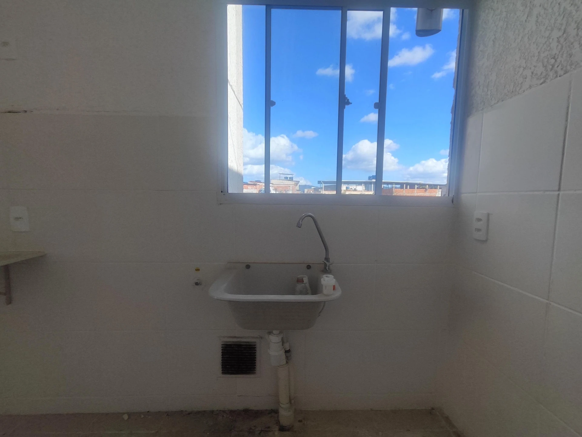 2-bedroom apartment with 1 bathroom and pet allowance — photo 25