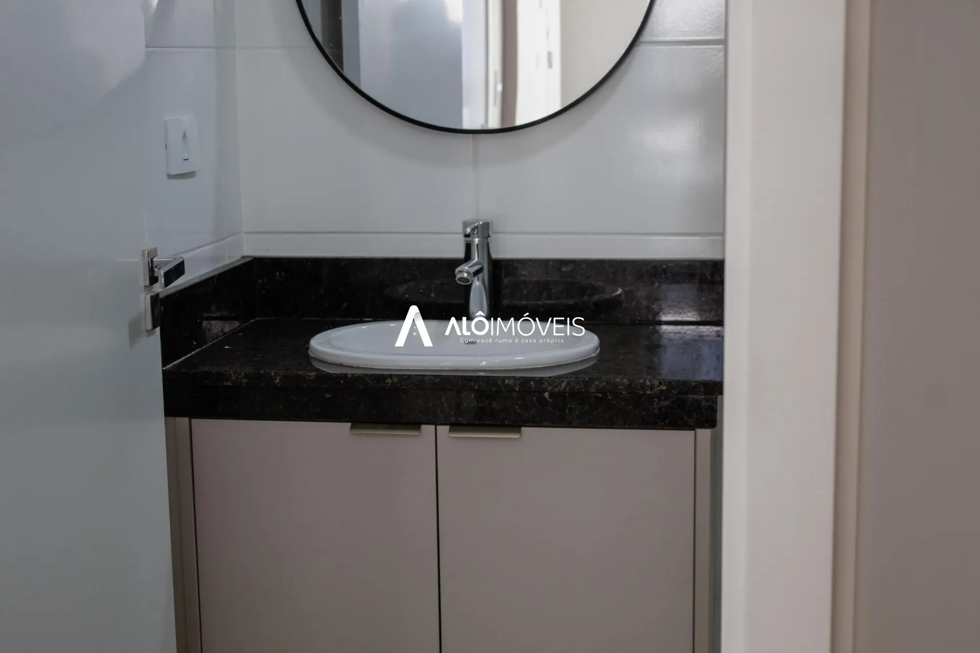 Furnished 1-bedroom apartment with open-plan kitchen — photo 47