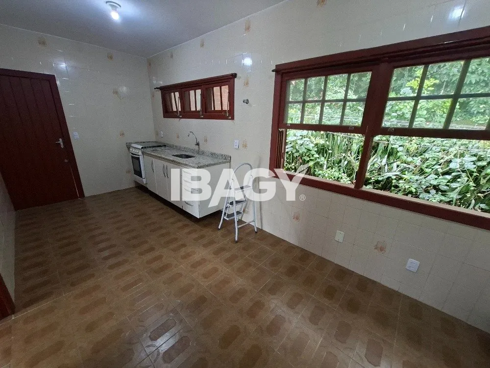 House with 4 bedrooms and balcony BBQ grill