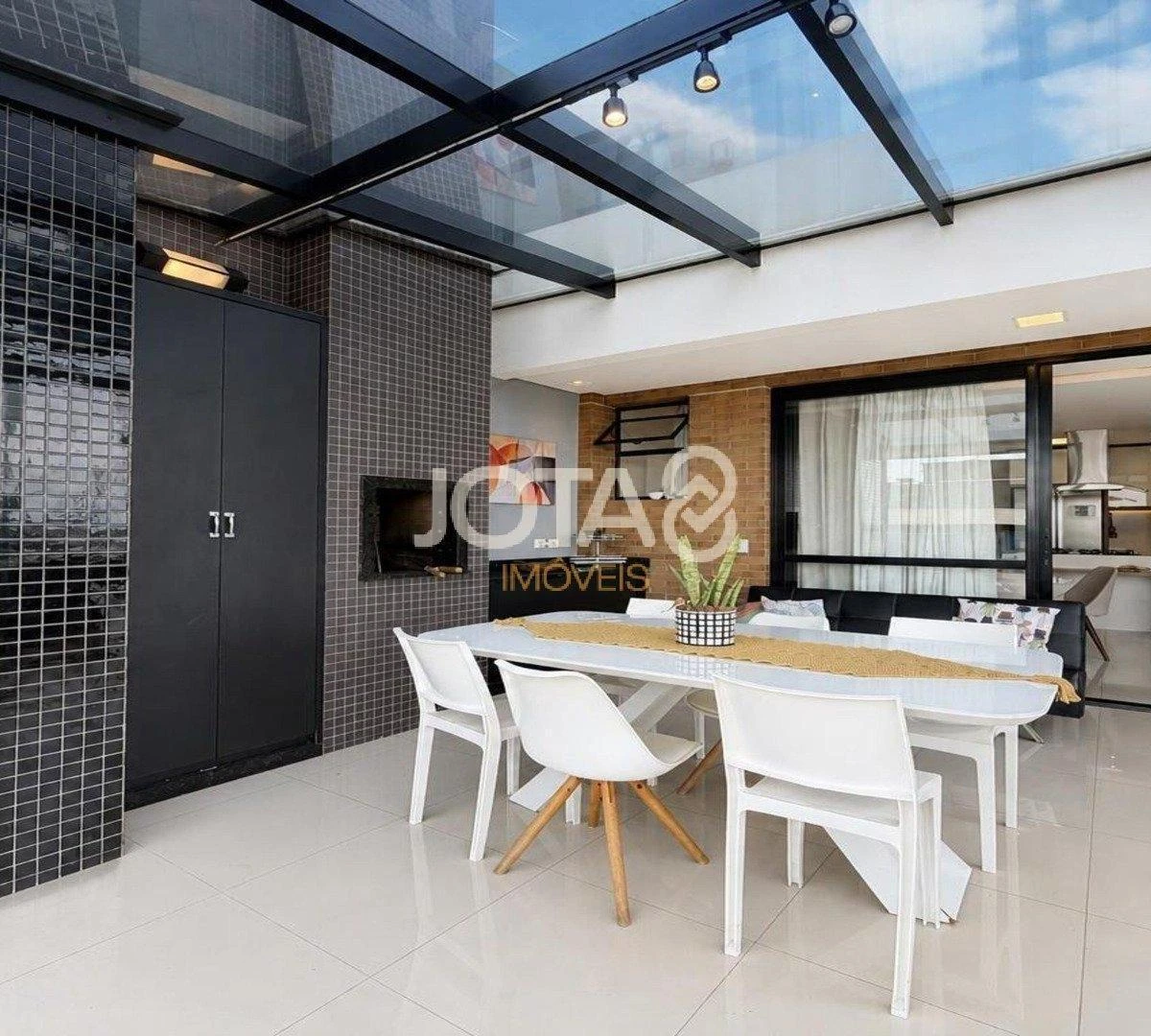 Floor-to-ceiling windows in a 3-bedroom apartment, 150 m² — photo 29