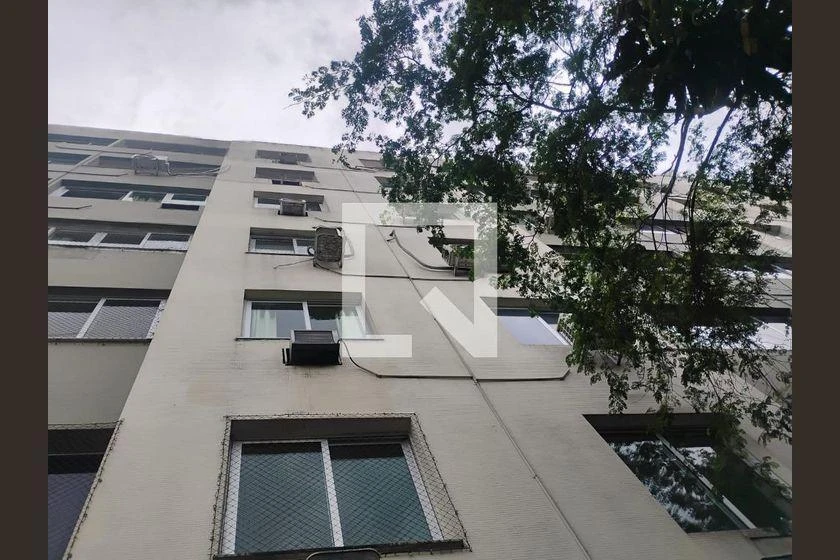 2-bedroom apartment with wood or laminate floors — photo 28