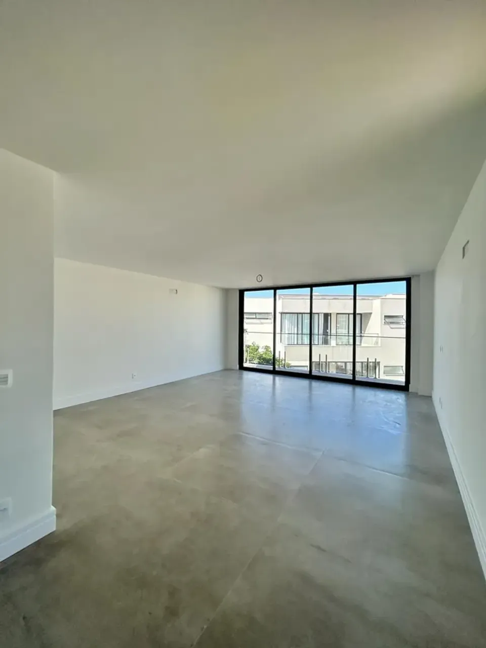 5-bedroom apartment with open-plan kitchen — photo 2