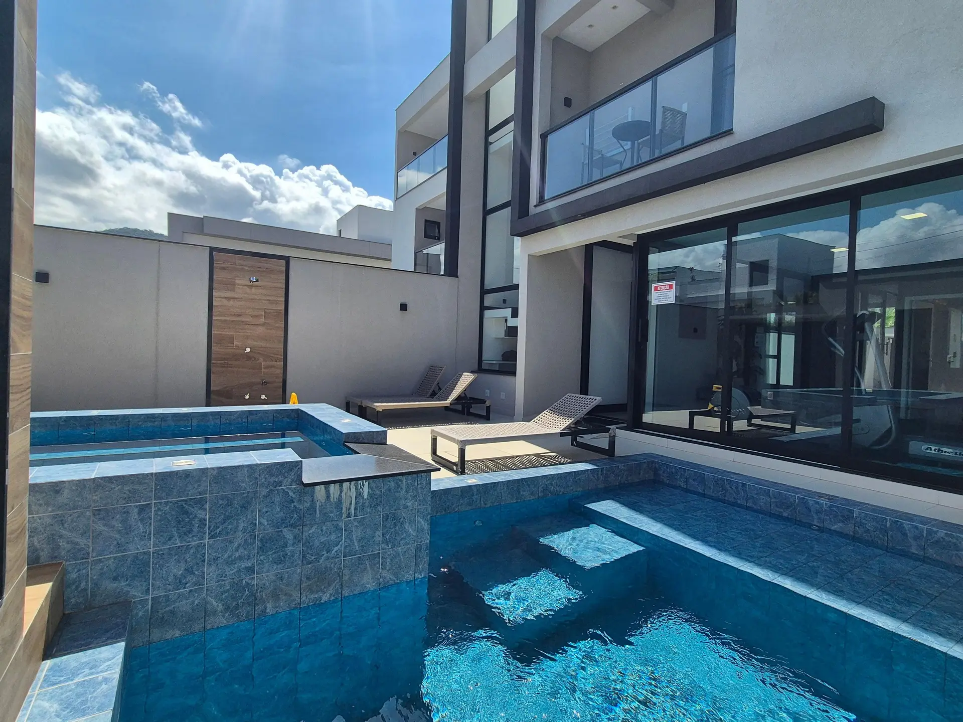 Studio mobiliado com 1 quarto e varanda com fechamento — photo 18