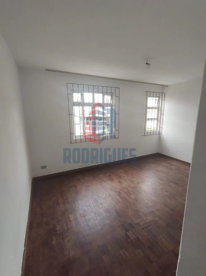 Wood or laminate floors in a 2-bedroom apartment, 41 m² — photo 2