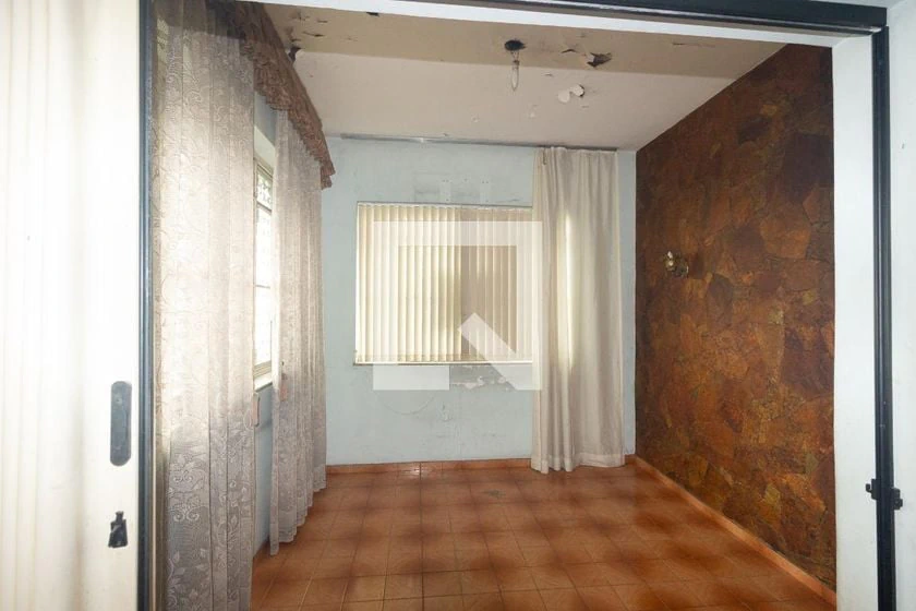 6-bedroom house with a glass-enclosed balcony — photo 21