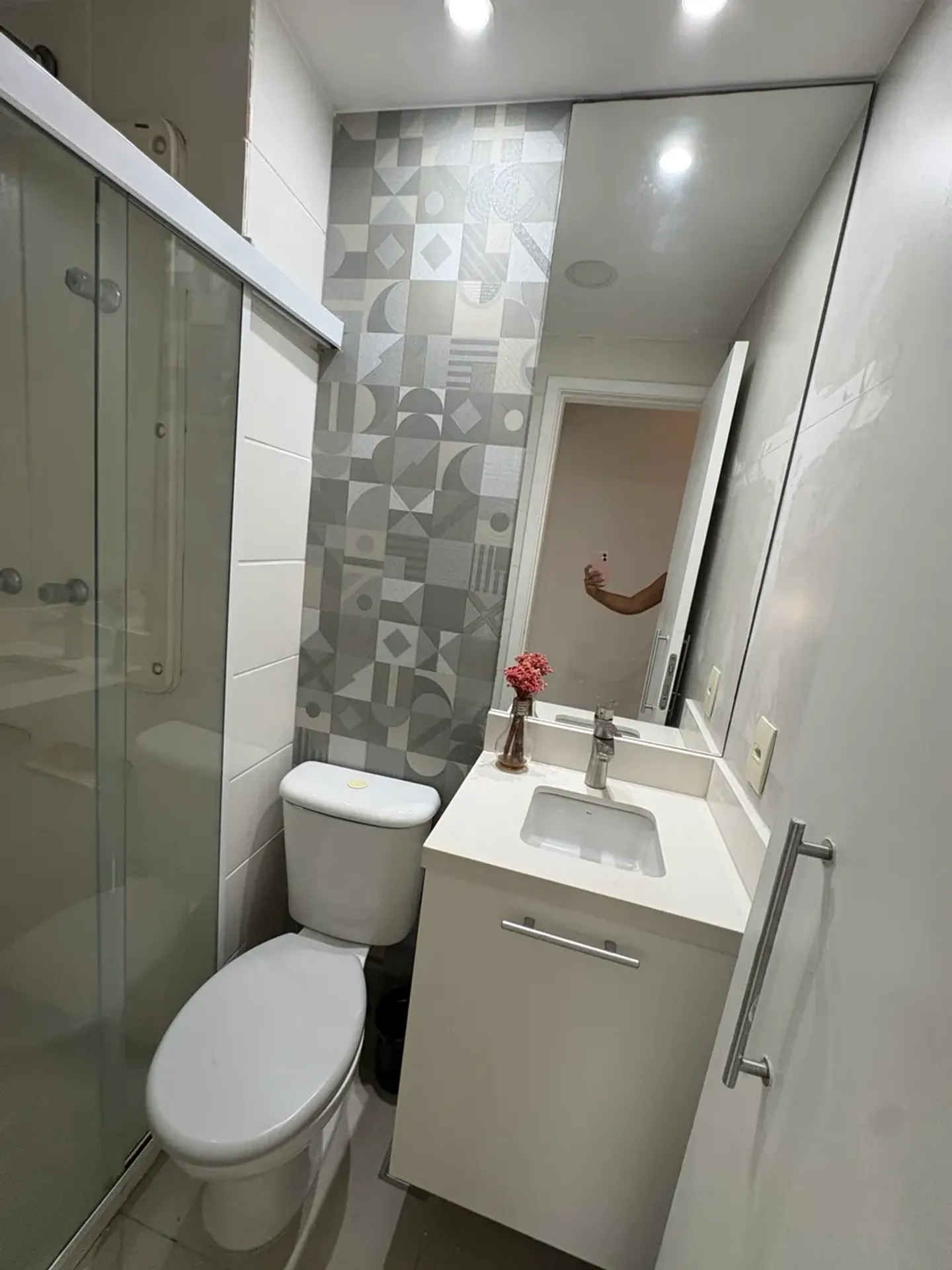 Apartment on the 12th floor with a mountain view — photo 3
