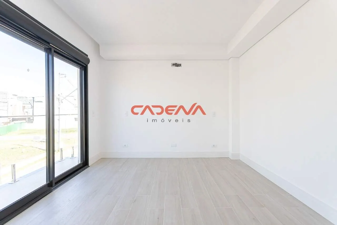 Glass-enclosed balcony in a 3-bedroom house, 124 m² — photo 17