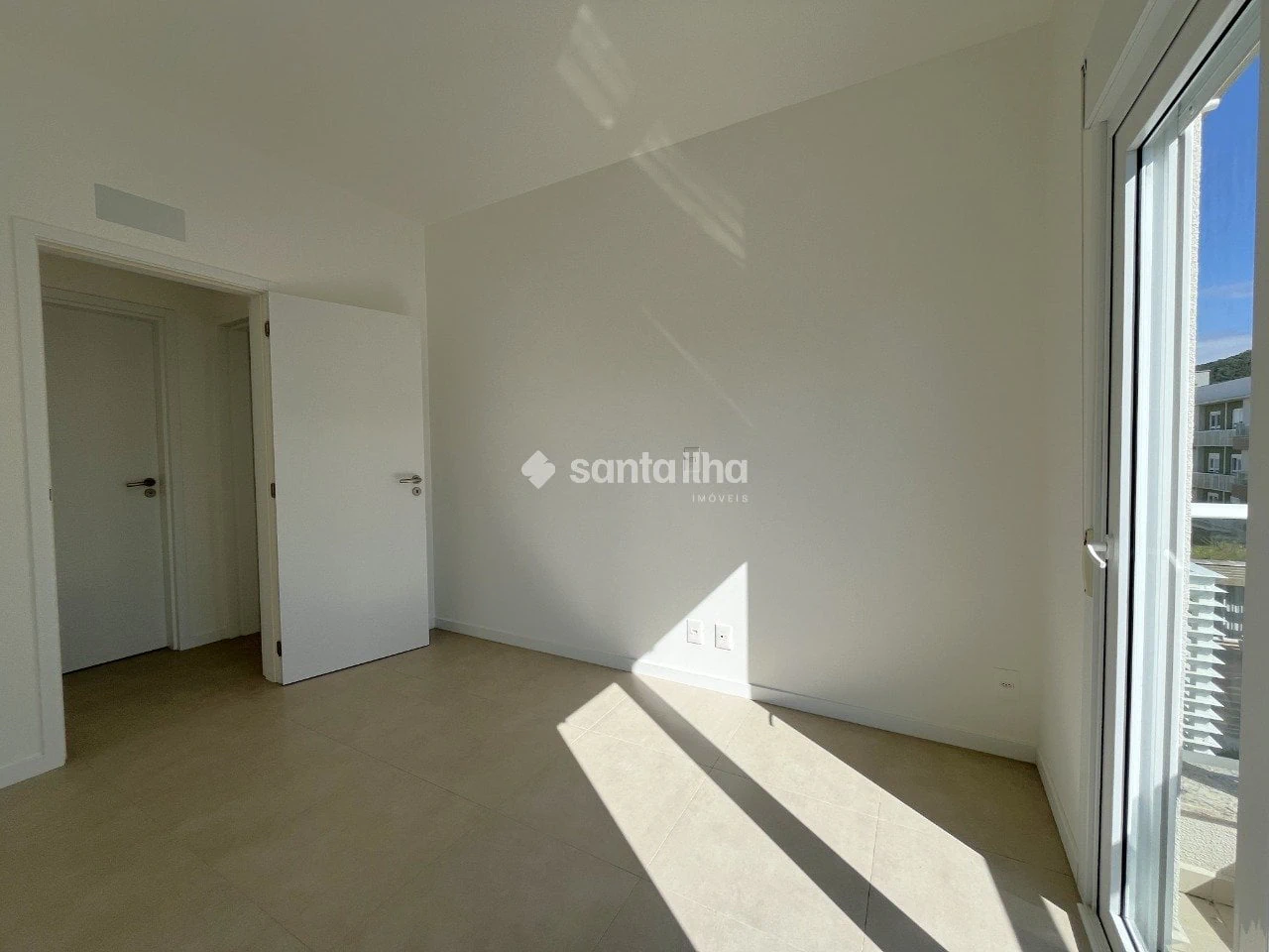 Вид на воду та 3 спальні: квартира 192 м² — photo 24
