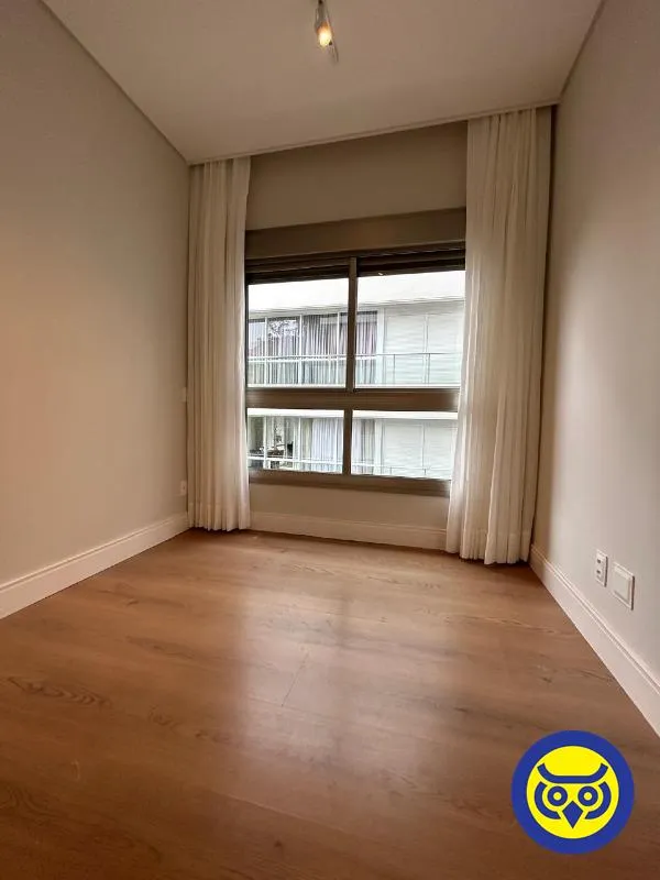 3-bedroom apartment with a water view — photo 15