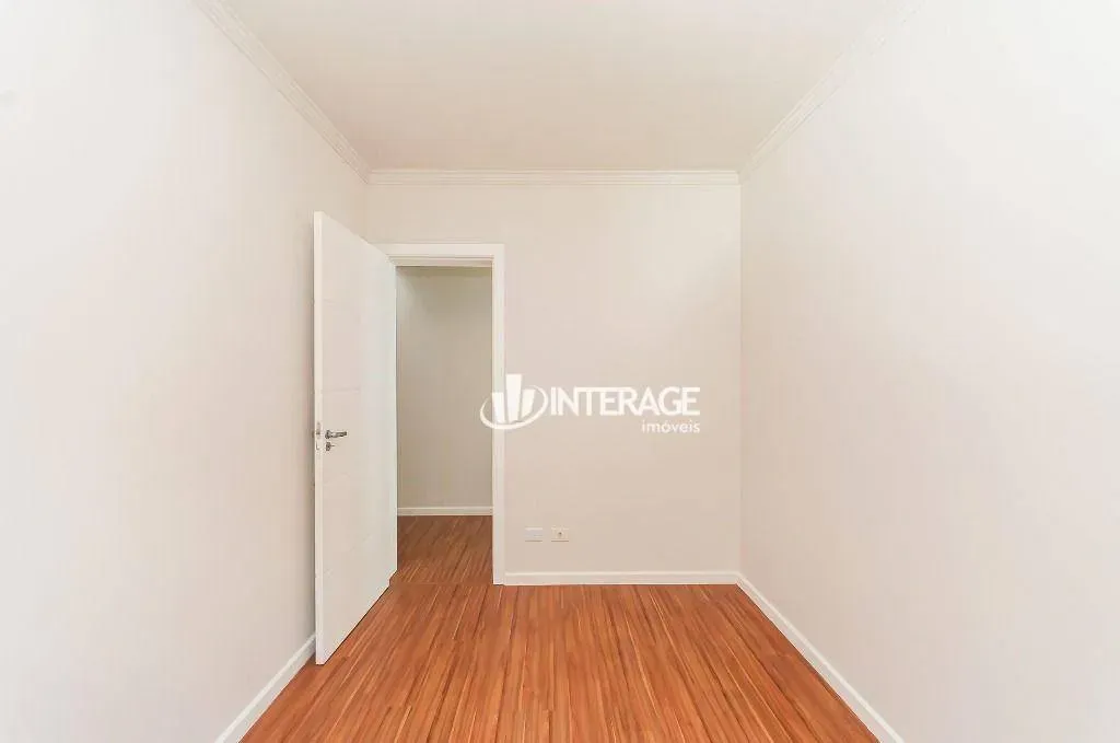 House with 3 bedrooms and a private garden — photo 31