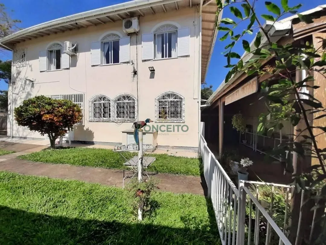 Casa en alquiler con 6 dormitorios y 420 m² — photo 3