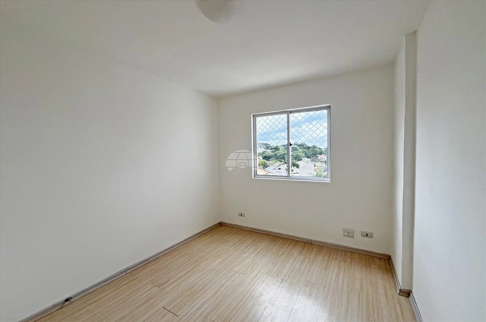 Apartment, 59 m², with wood or laminate floors — photo 5