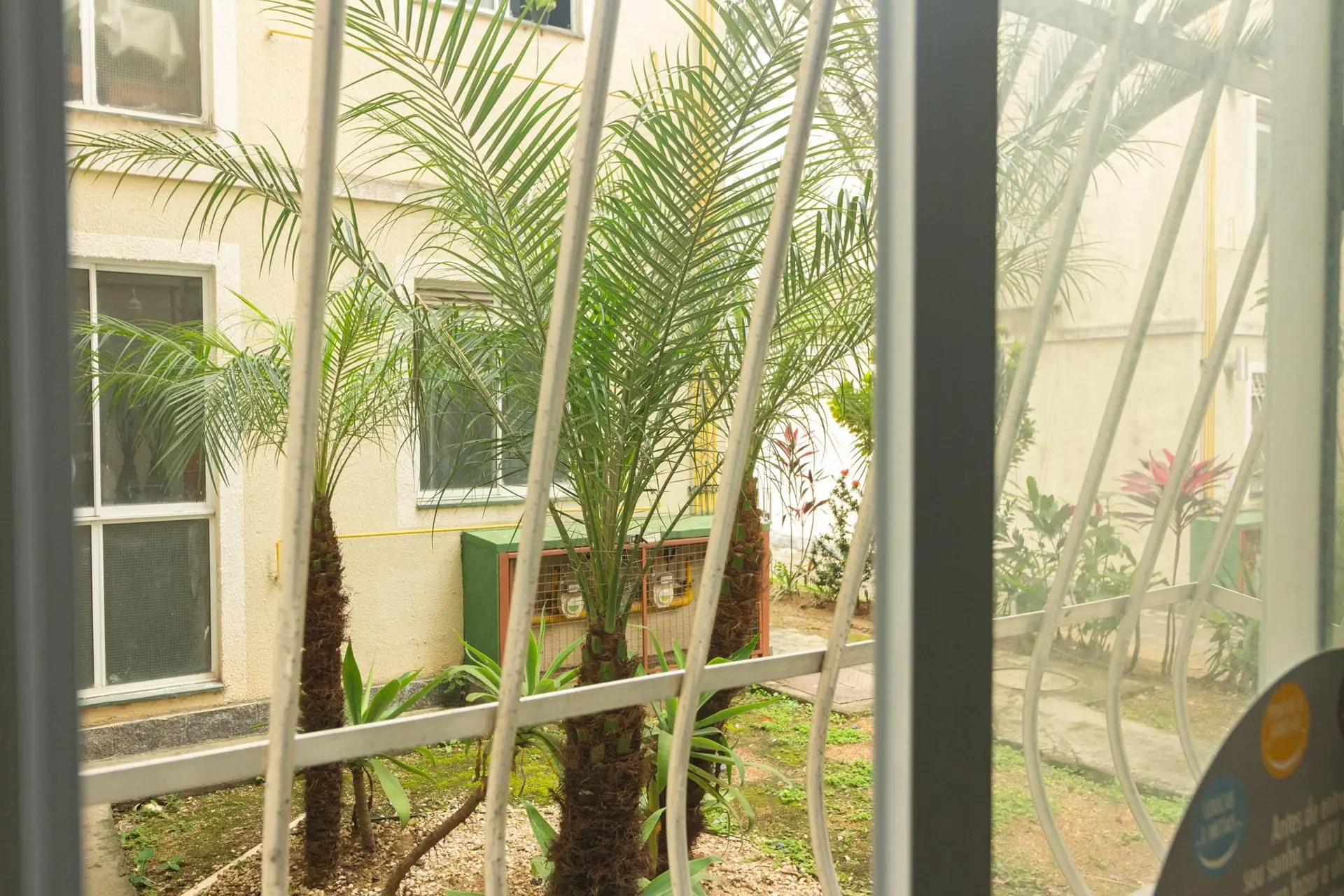 2-bedroom apartment in a building with a pool — photo 45