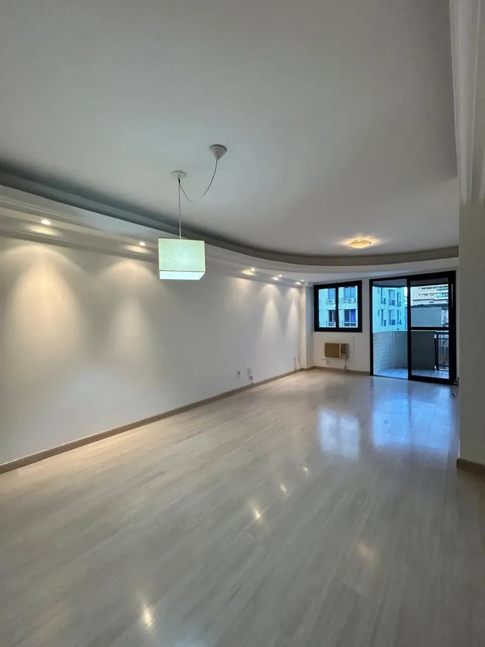 Unfurnished apartment with 3 bedrooms and 2 parking spots — photo 11