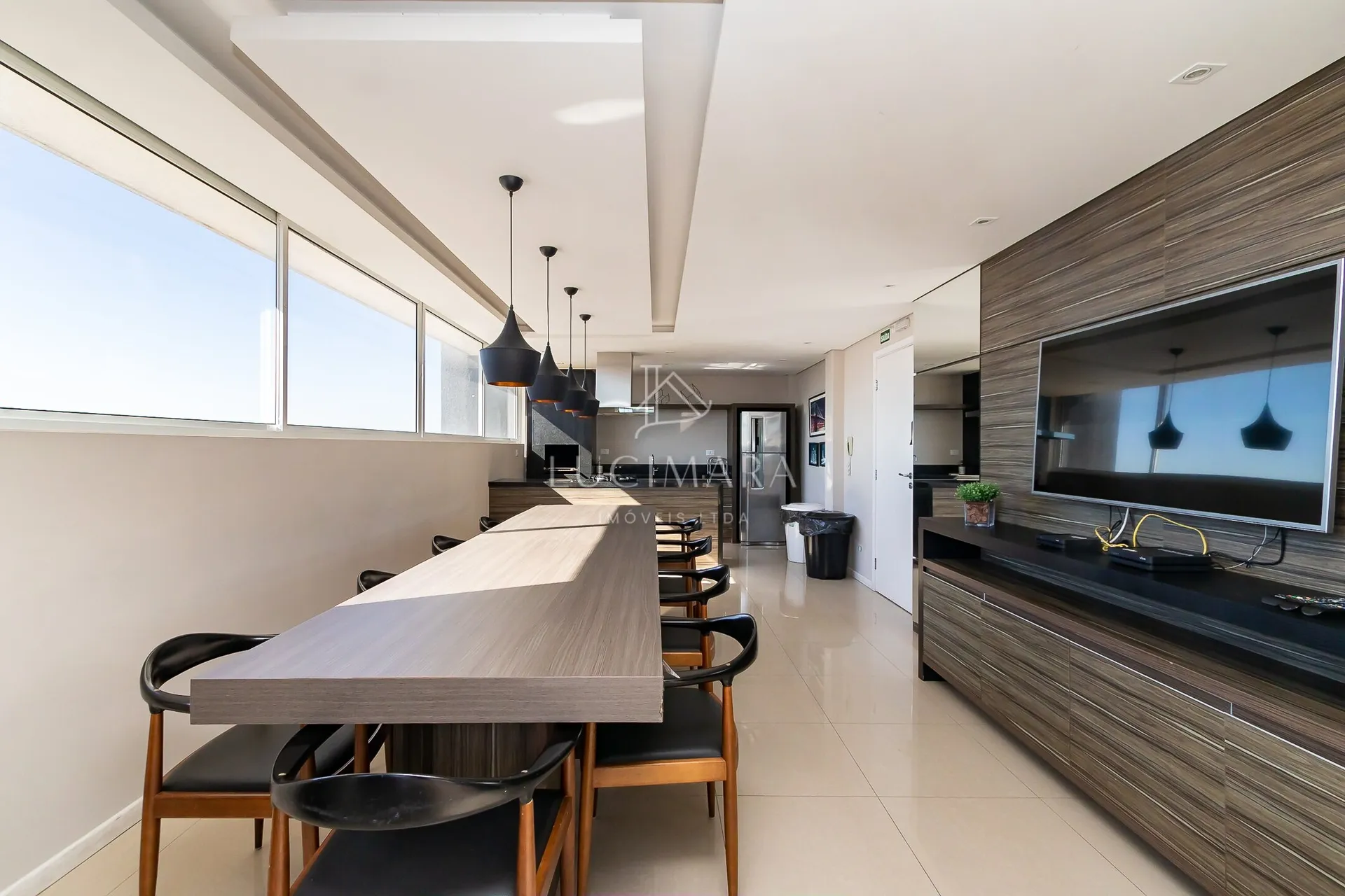 Furnished 1-bedroom apartment with open-plan kitchen — photo 22