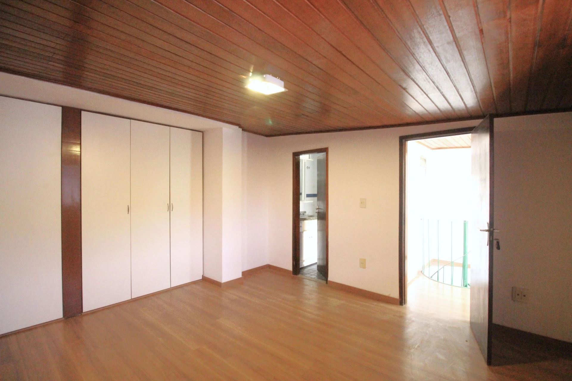 Apartamento sin muebles con 3 dormitorios y jardín privado — photo 16