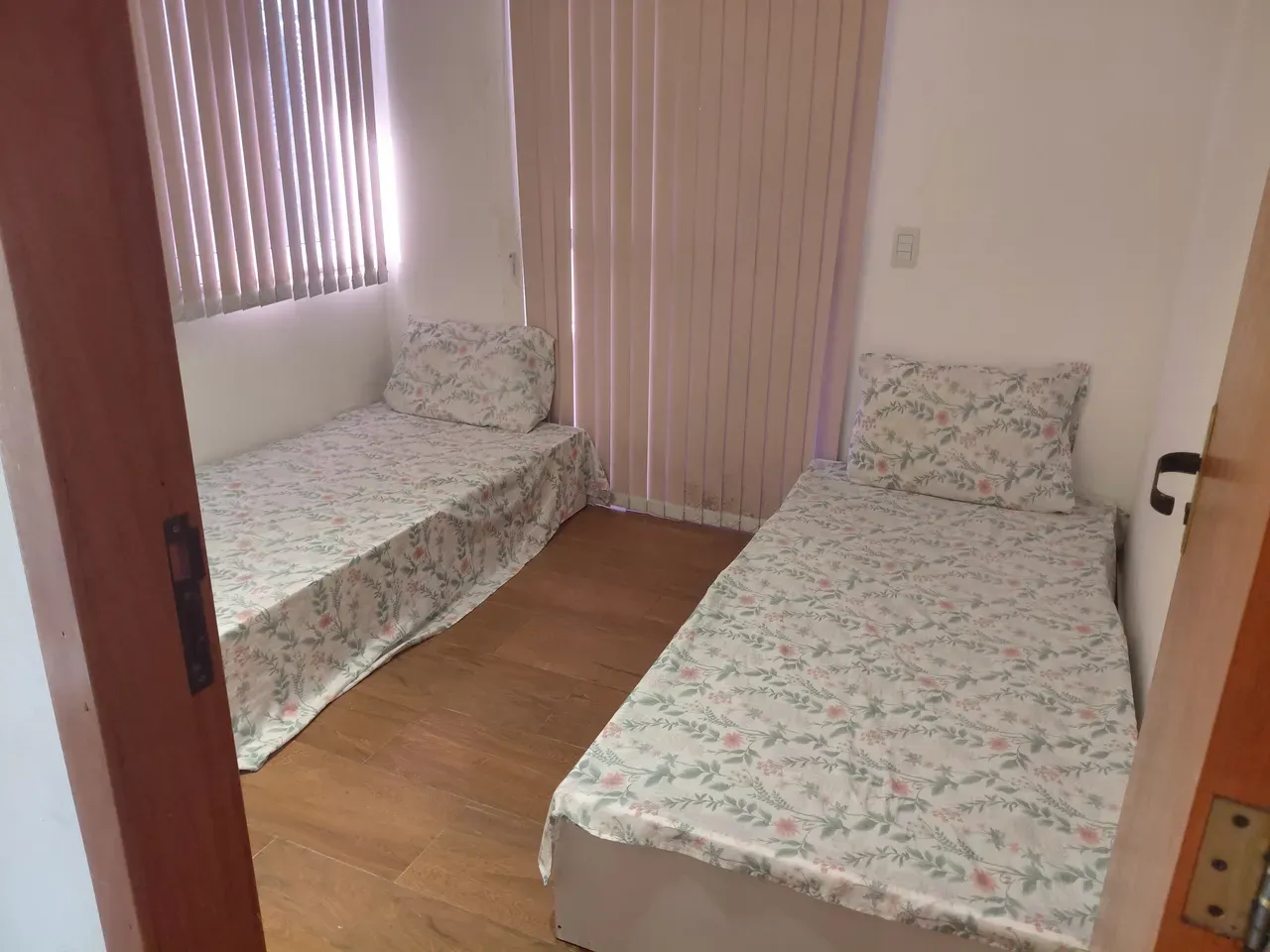 Furnished 3-bedroom apartment with glass balcony — photo 20