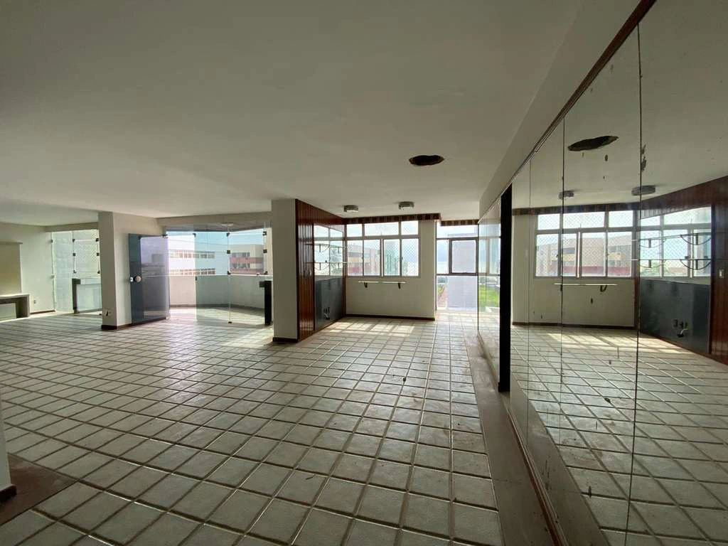 4-bedroom apartment with 301 m² and 2 parking spots — photo 2