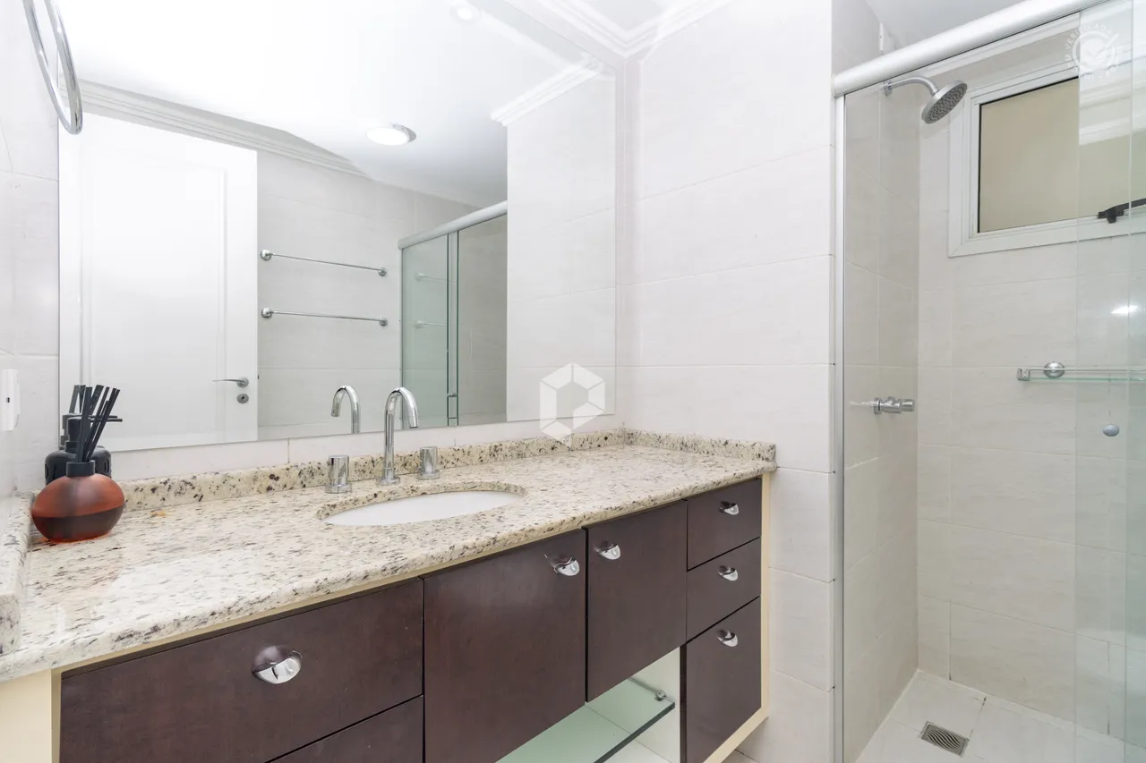 2-bedroom apartment with 137 m² and fitted kitchen cabinets — photo 18