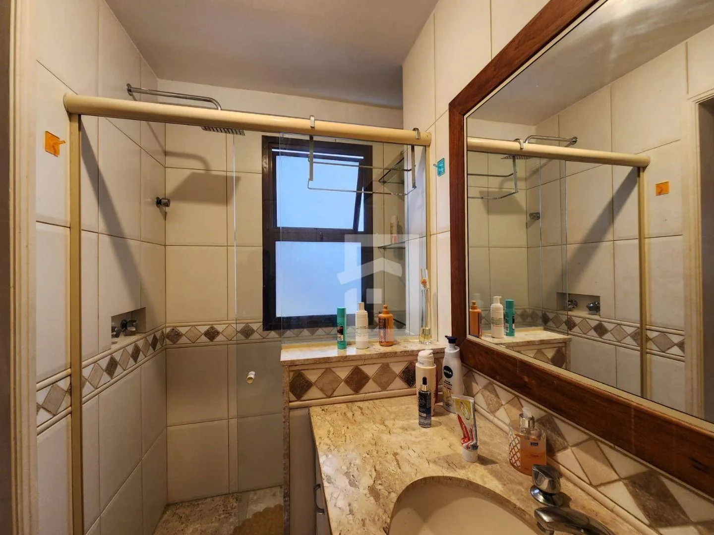 Furnished 3-bedroom apartment with 4 bathrooms — photo 22
