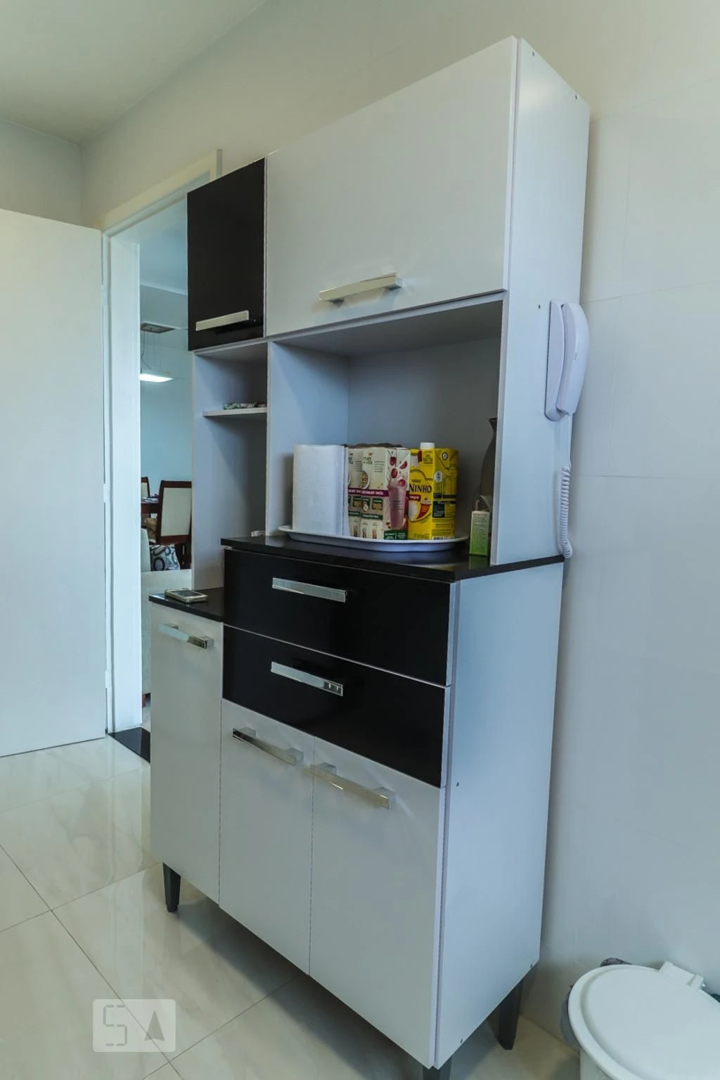 2-bedroom apartment in a building with a gym — photo 8