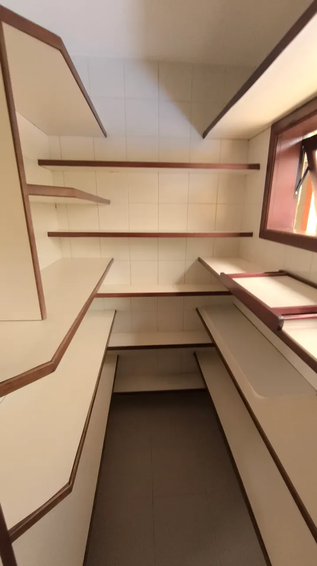 115 m² house with a grill on the balcony and a bathtub — photo 47