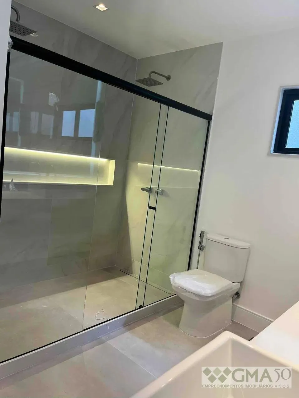 Unfurnished house with open-plan kitchen and 3 parking spots — photo 15