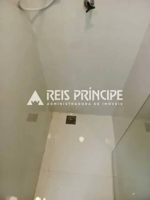 1-bedroom apartment with glass shower and electric shower — photo 10