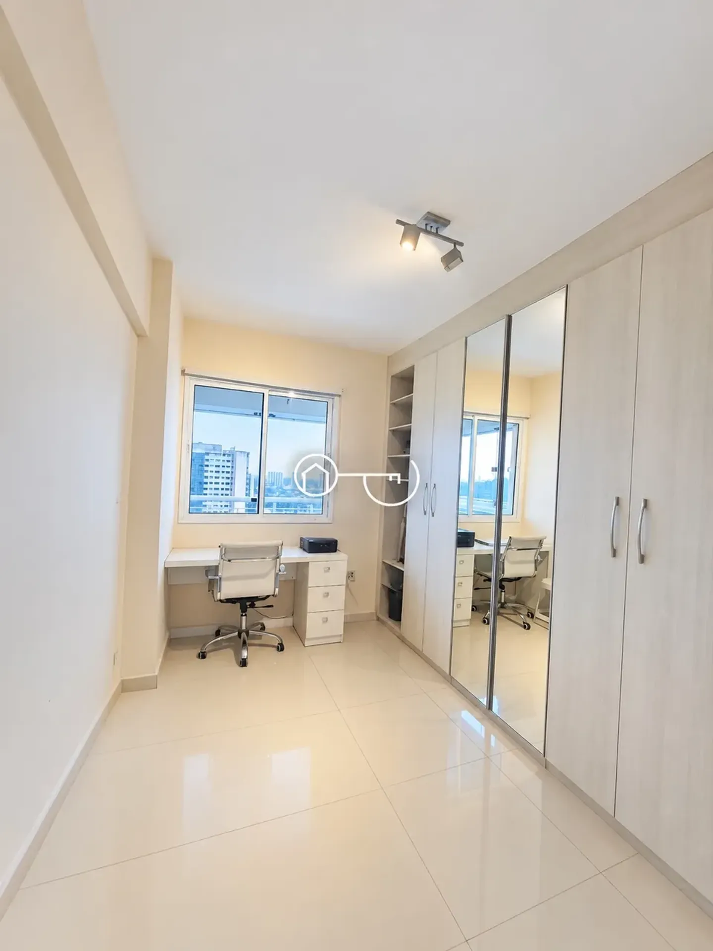Glass-enclosed balcony in a 2-bedroom apartment, 62 m² — photo 5