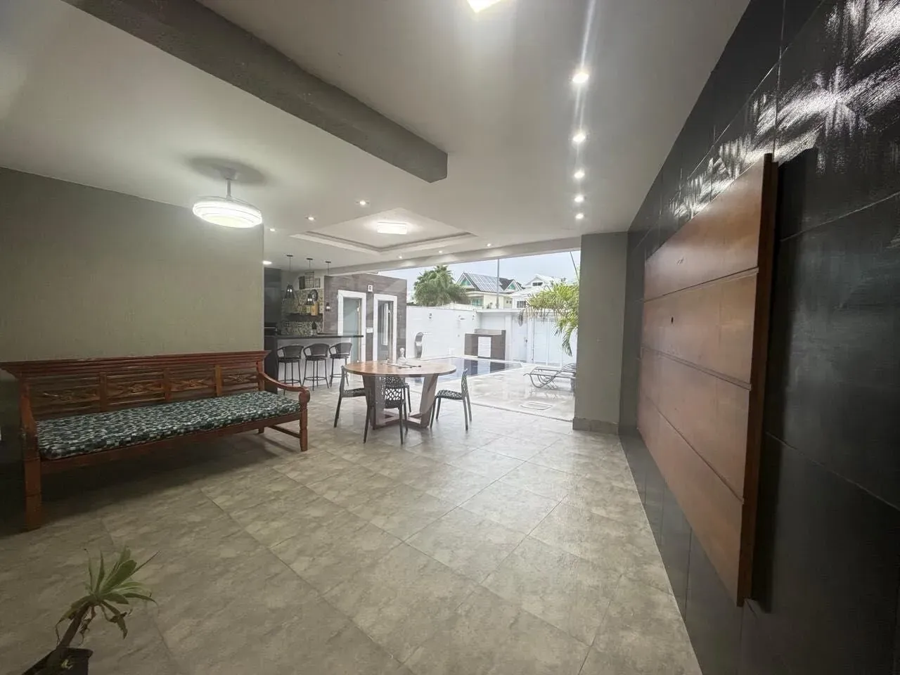 Unfurnished house with 4 bedrooms and 5 baths — photo 4