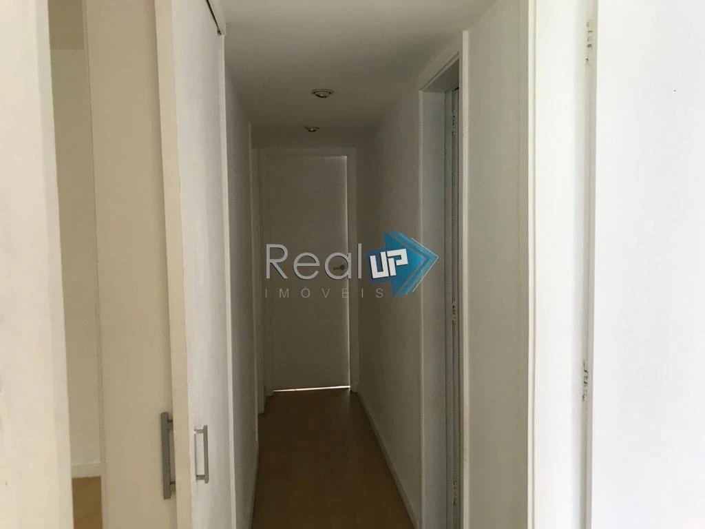 Квартира з 3 спальнями та дерев'яною підлогою або ламінатом — photo 36