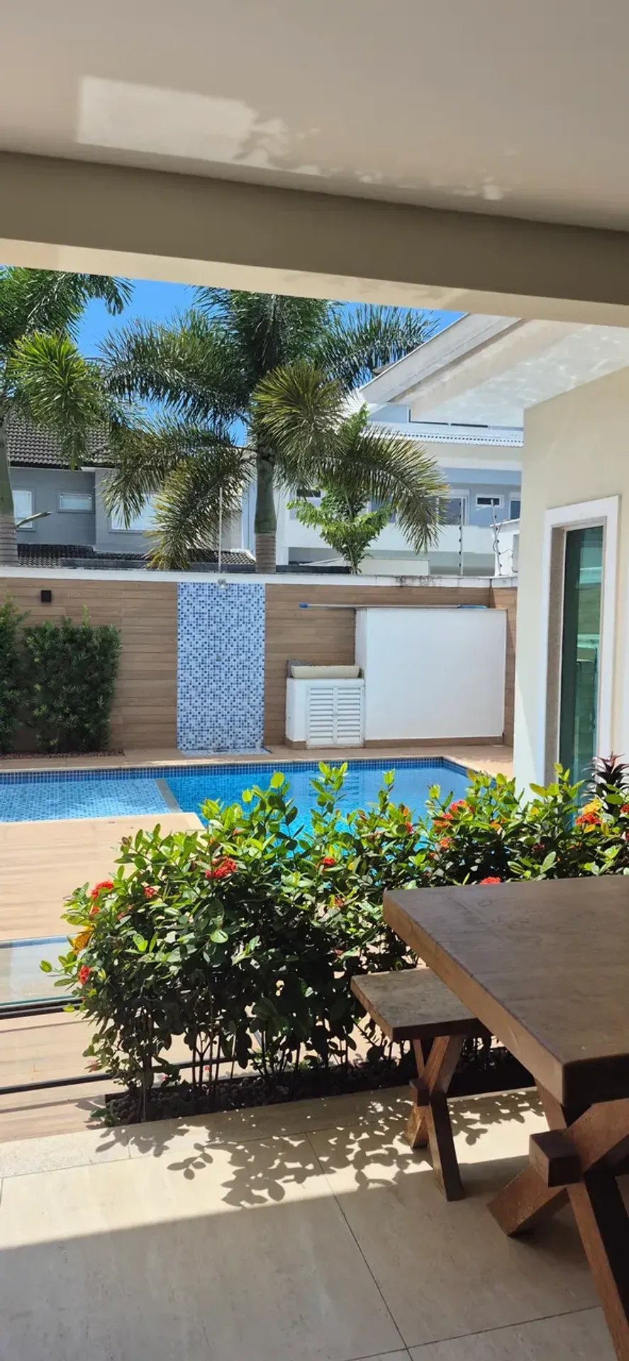 Furnished triplex house with 5 bedrooms and 300 m² — photo 3