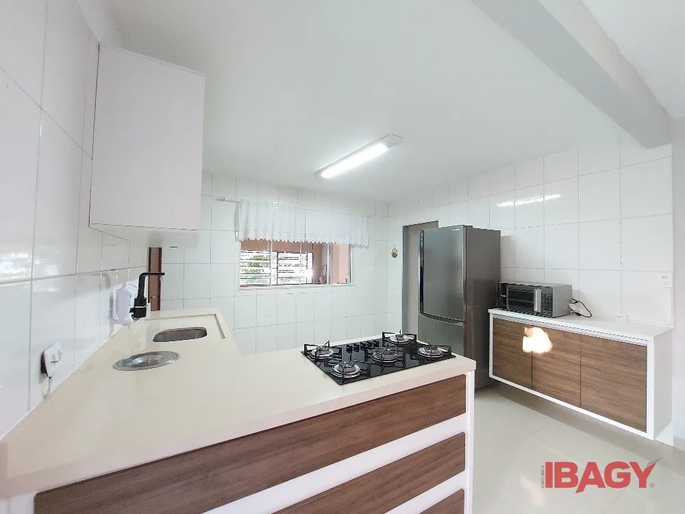 3-bedroom house with a washing machine in Florianópolis — photo 5