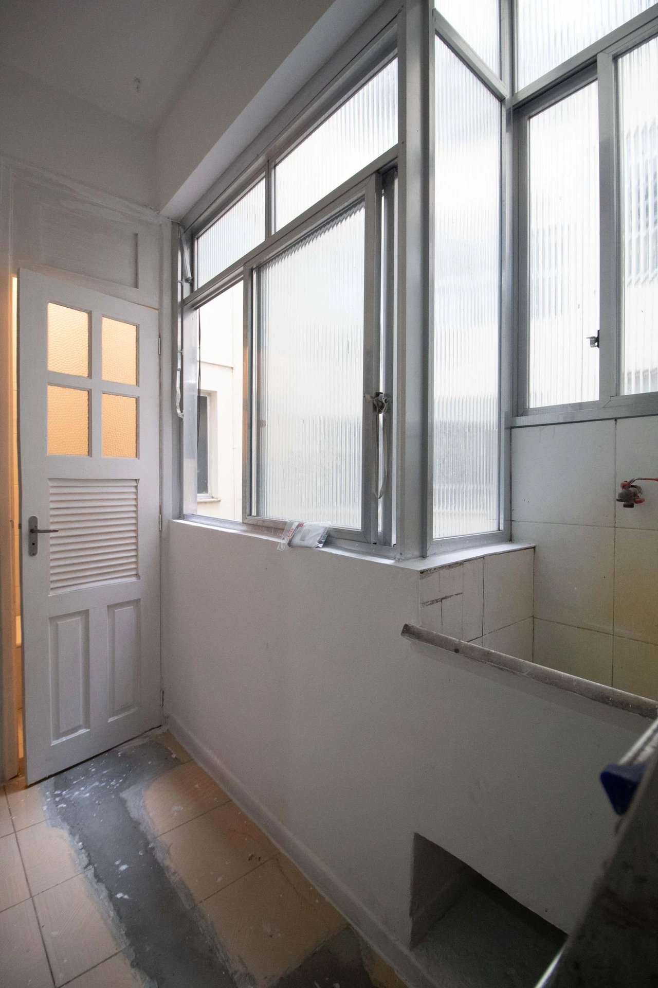 Apartamento de 2 quartos com piso de madeira ou laminado — photo 25