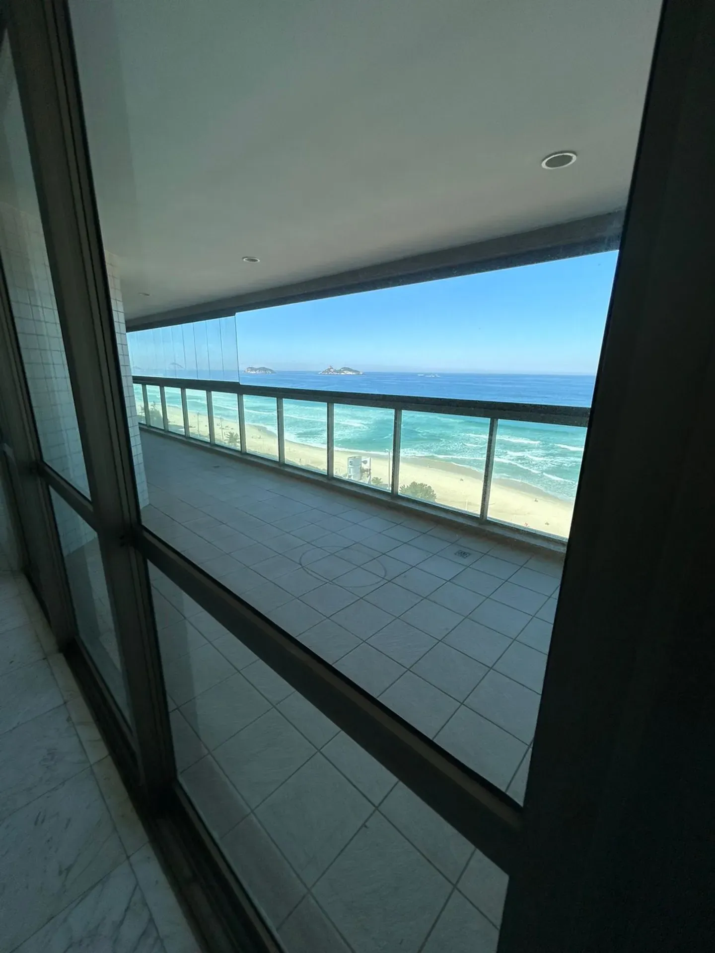 4-bedroom apartment with a water view — photo 15