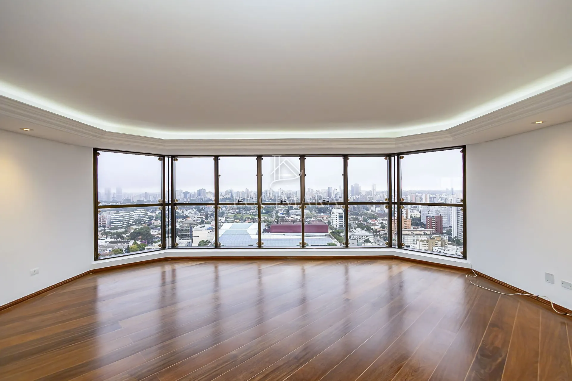 Unfurnished 4-bedroom apartment with 427 m²
