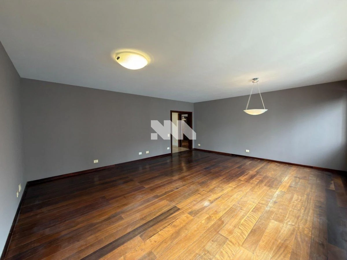 Rental apartment with a closed kitchen and gas stove — photo 29